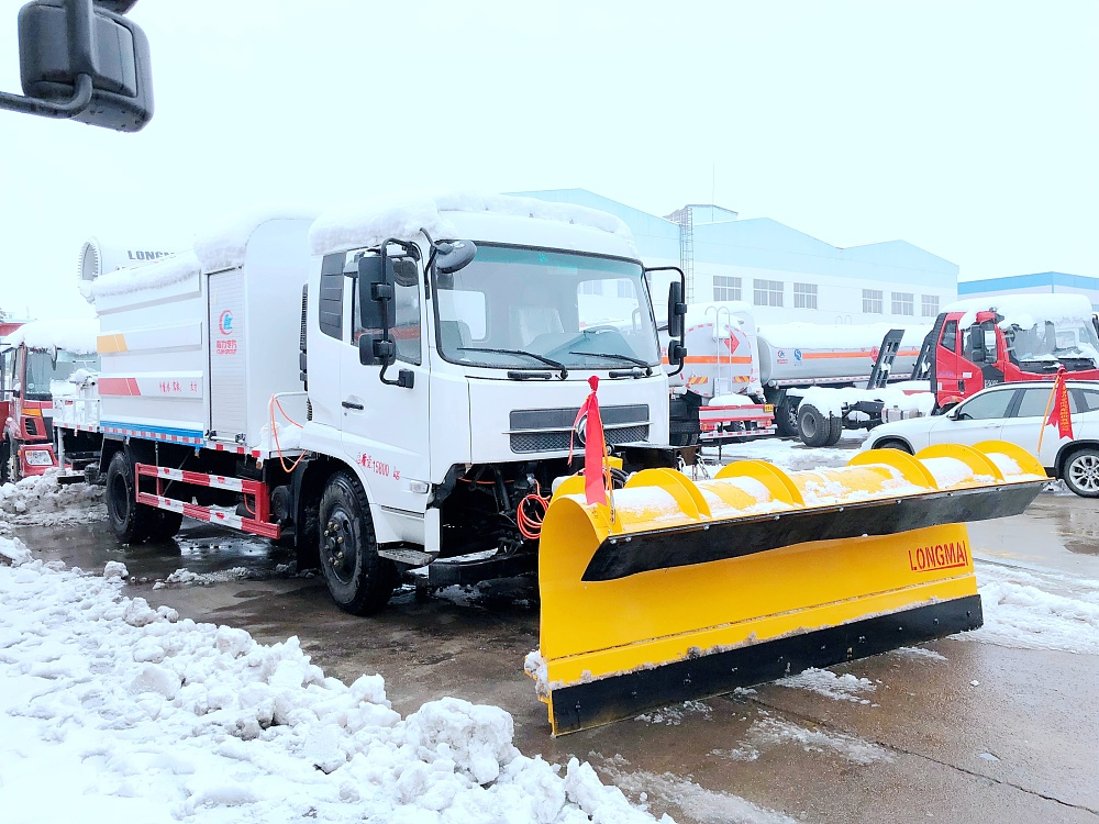 東風天錦多功能抑塵除雪車