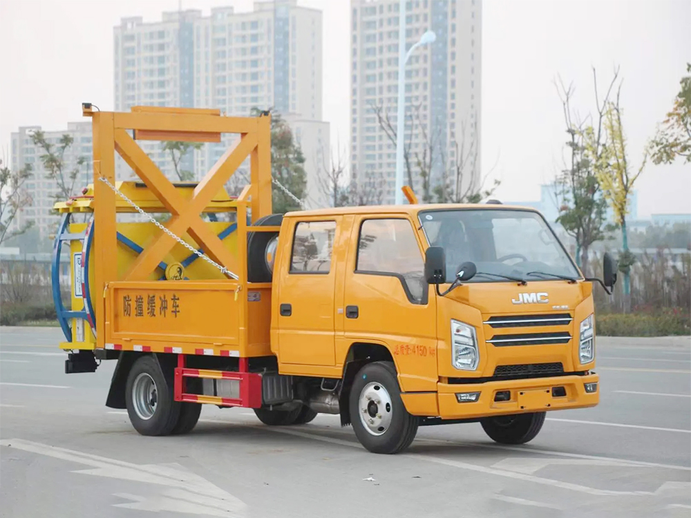 江鈴順達雙排座防撞緩沖車